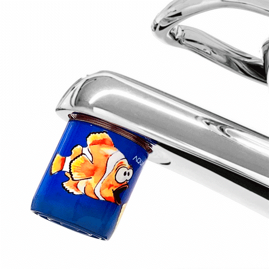 AquaClic-Wassersparer am Hahn mit  Clownfish-Design vermindert den Wasserverbrauch und Kosten