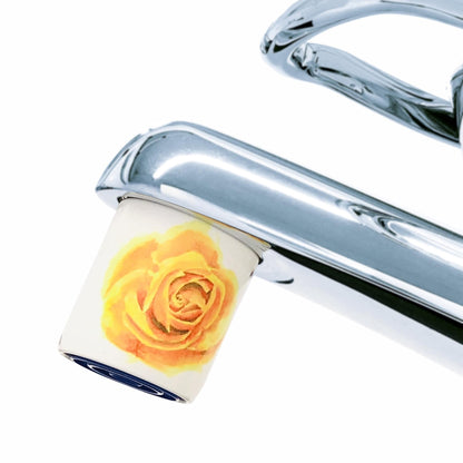Ein Wasserhahn mit AquaClic-Strahlformer  Rose rose-Design spart Wasser und Energie.