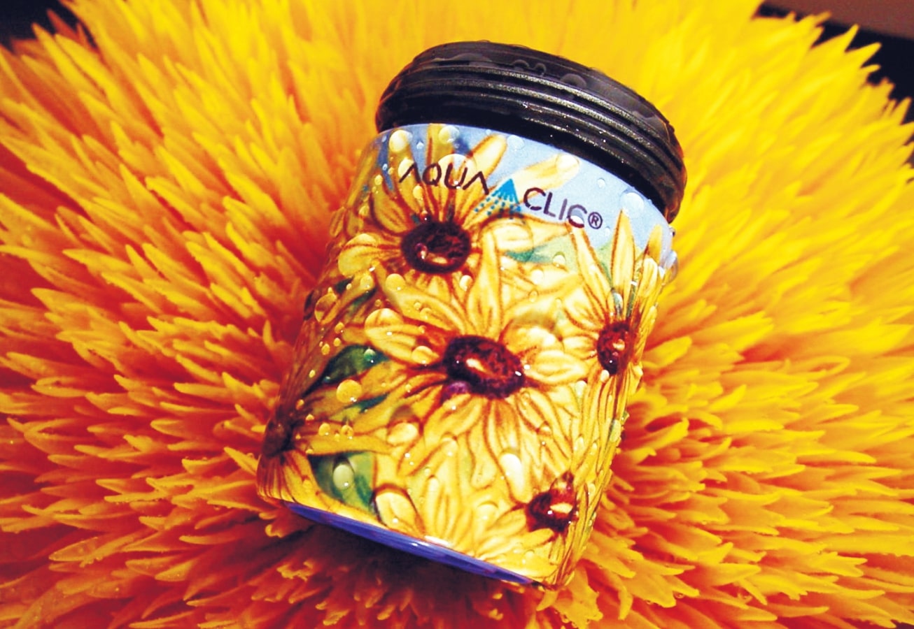 AquaClic-Strahlregler am Hahn mit  Sunflowers-Design senkt den Wasserverbrauch und spart Kosten